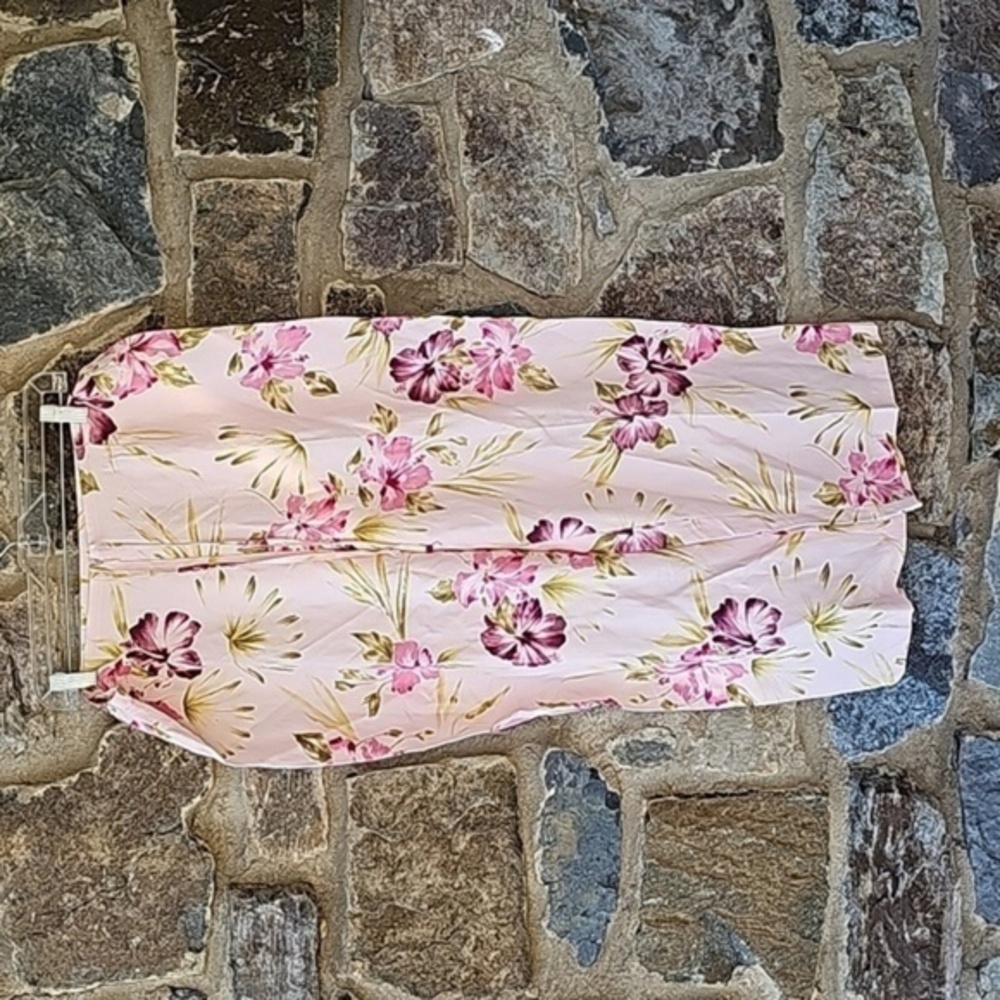 Tommy Bahama Vintage Floral Print Silk Capri Pants in Pastel Pink Size 14